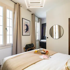 https://les-maisons-d-anthony.fr-provencehotel.com